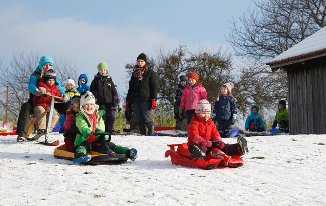 Waldkindergarten Berglen Schlittenfahren_7