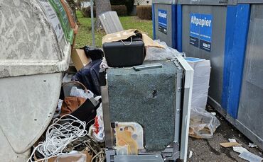 Eine "Schande" sei der Zustand dieses Container-Standorts im Schelmenholz, schreibt eine Winnenderin. Das Foto hat sie in diesem