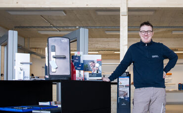 Geschäftsführer Daniel Friedrich ist glücklich im neuen Domizil in der Wiesenstraße 33/3, dem ehemaligen Firmensitz von Merz CNC