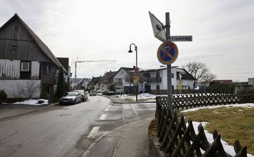 Hier, nach der Einmündung in den Friedhofweg, soll in diesem Jahr ein Zebrastreifen gebaut werden.