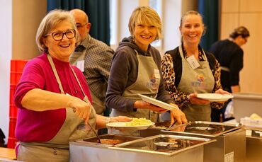 Das Helferteam hatte vom 25. Februar bis 4. März unter anderem viel Spaß bei der Essensausgabe.