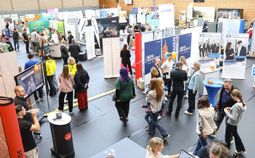Die Ausbildungsmesse in der Justinus-Kerner-Halle hilft beiden Seiten weiter: jungen Menschen bei der Orientierung, Firmen und O