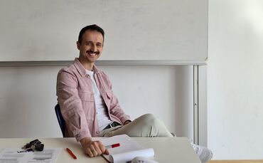 Der 39‑jährige Bedirhan Bedir wohnt seit sieben Jahren in Waiblingen. Neben seinem Lehrerberuf erfüllt ihn auch die Schauspieler