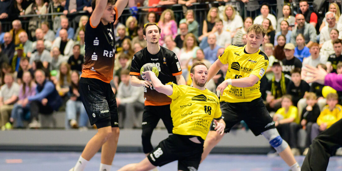 Robin Lidle (mit Ball) erzielte im Derby gegen den VfL Waiblingen sechs Treffer für die SG Weinstadt.