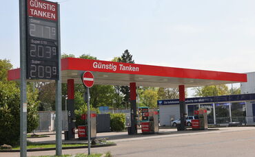 Durch den Krieg im Iran sind die Spritpreise noch immer deutlich erhöht.