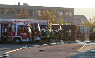 Feuerwehreinsatz beim Entsorgungsunternehmen Alba in Waiblingen.
