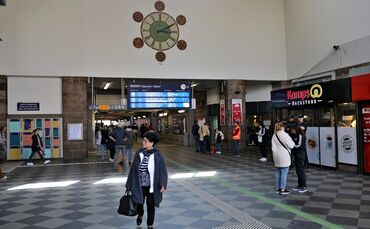 Die Mitarbeiter der DB AG wollten einen Mann des Bahnhofs verweisen. Daraus entwickelte sich eine Auseinandersetzung (Symbolfoto