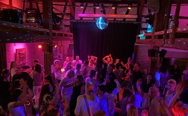 Tanzende Gäste bei der Disco im Treffpunkt Zamma in Geradstetten.