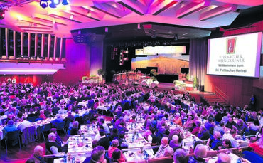 Beim Fellbacher Herbst gibt es 2026 kein Festzelt - hier eine Aufnahme von einer Weinprobe in der Schwabenlandhalle (Archivfoto)