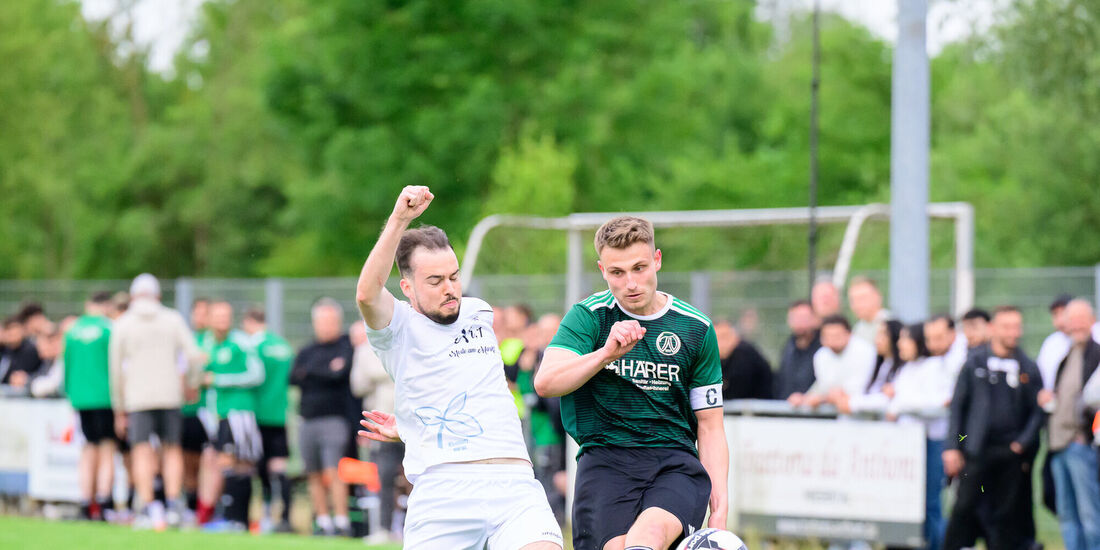 Der TV Weiler/Rems um Kapitän Yannick Specht (links, gegen Steinbachs Jonas Kolb) spielt weiterhin in der Kreisliga A.