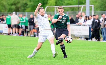 Der TV Weiler/Rems um Kapitän Yannick Specht (links, gegen Steinbachs Jonas Kolb) spielt weiterhin in der Kreisliga A.