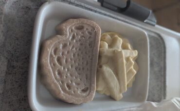 Was ist das? Leberkäse mit Pommes?