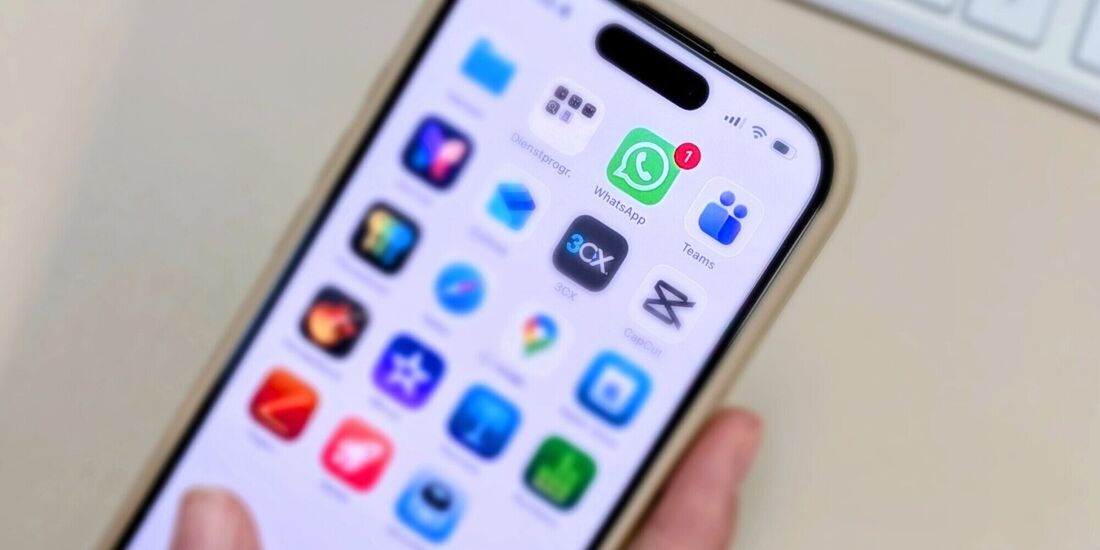 Kettenbrief auf WhatsApp warnt derzeit vor KI Zugriff.