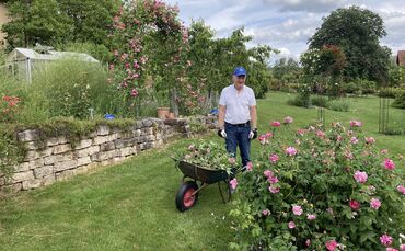 Für Edmund Schmid ist die Gartenarbeit Vergnügen.