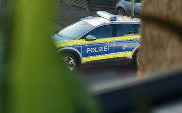 Polizeibeamte haben Wohnungen von zwei Tatverdächtiger in Weissach im Tal und in Filderstadt durchsucht (Symbofoto).