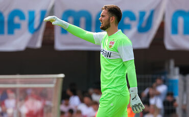 VfB-Keeper Dennis Seimen fällt länger aus.
