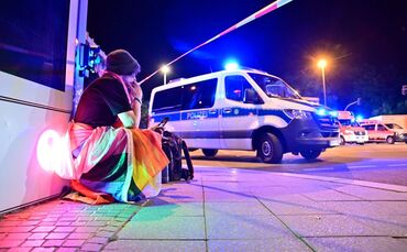 Auto rast in Menschenmenge - CSD in Berlin abgebrochen