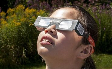 Die Sonnenfinsternis sollte mit speziellen Brillen beobachtet werden.