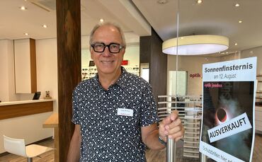 Uwe Winter von "Optik Jaudes" muss Kunden, die eine Schutzbrille kaufen wollen, abweisen.