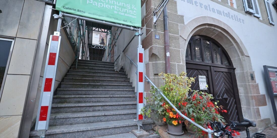 Besucher der Galerie im Kameralamt müssen unter diesem Gerüst hindurch.