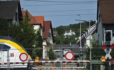 Noch ist der Bahnübergang Gleisstraße gesperrt, die Sanierung soll aber bald beginnen.