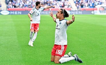 Lässt sich nach seinem Tor zum 1:0 feiern: Yussuf Poulsen.