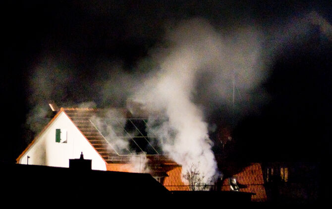Dachstuhl in Brand geraten - Bild 01_10