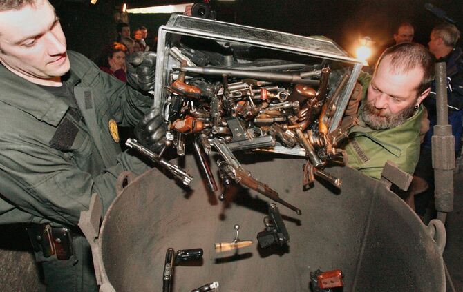 Waffen werden vernichtet_0