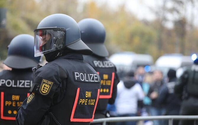 Polizeieinsatz beim Derby zwischen dem VfB und Karlsruhe_2