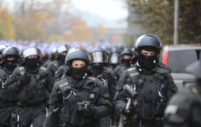 Polizeieinsatz beim Derby zwischen dem VfB und Karlsruhe_3