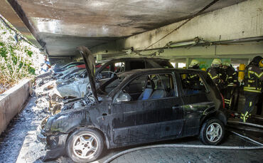 Autos brennen im Parkhaus am Bahnhof - Bild 17_0