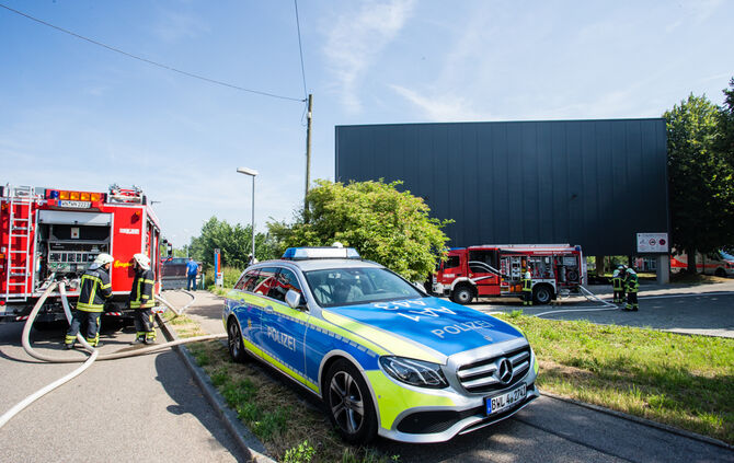 Autos brennen im Parkhaus am Bahnhof - Bild 10_10