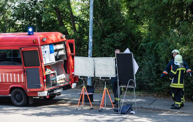 Autos brennen im Parkhaus am Bahnhof - Bild 09_11