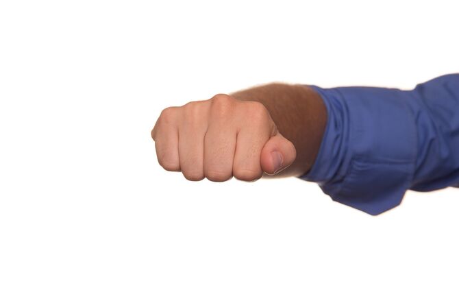 Faust Symbol Schlagen Schlägerei Symbolbild
