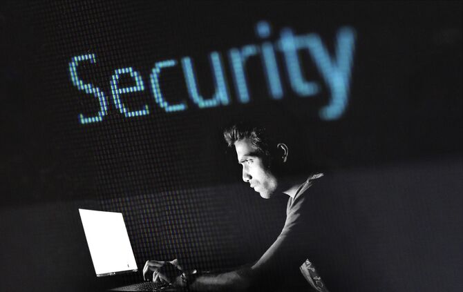 Hacker Internetkriminalität Cyber-Attacke Betrüger Computer symbol symbolbild symbolfoto