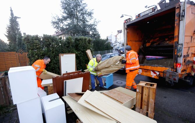 Sperrmuell Waiblingen . Geschichte über Sperrmüll Umwelt Müll Entsorgung AWG Firma Schäf