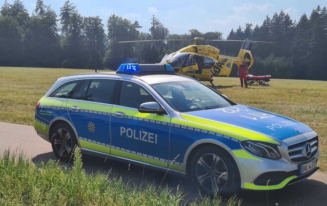 Schlichten Rettungshubschrauber Unfall Ploizeiauto