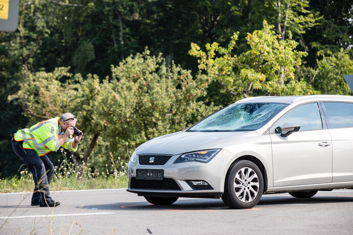 Pkw gegen Radfahrer, L1151, Schorndorf-Schlichten - Lichtenwald, 06.08.2020.
