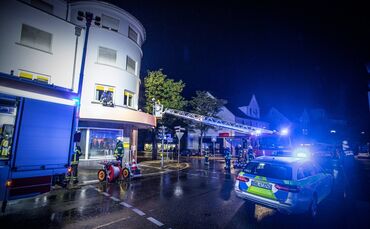 Technischer Defekt an alter Leuchtreklame fÃ¼hrt zu Brand an Wohnhaus_0