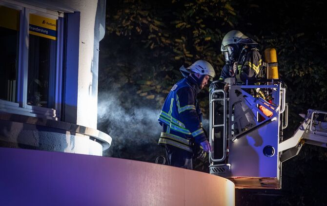Technischer Defekt an alter Leuchtreklame fÃ¼hrt zu Brand an Wohnhaus_2