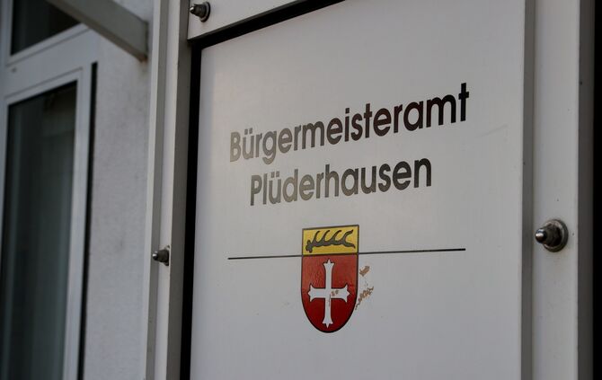 Rathaus Bürgermeisteramt Plüderhausen symbol symbolbild symbolfoto