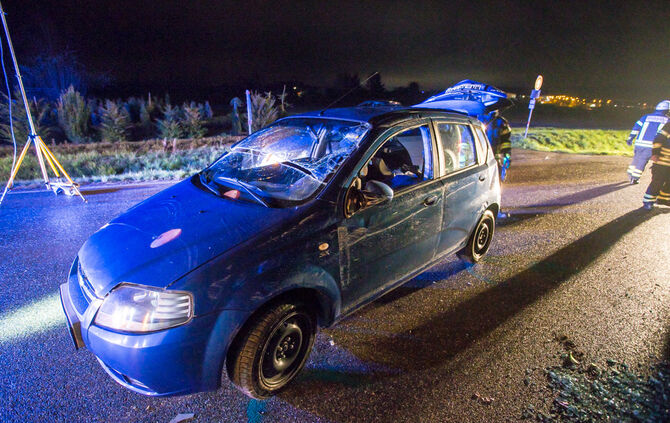 Unfall - Auto liegt auf der Seite - Bild 06_9