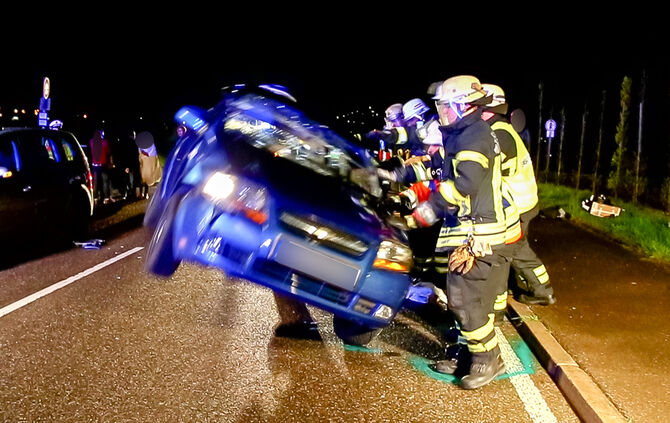 Unfall - Auto liegt auf der Seite - Bild 04_11