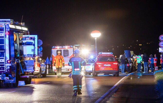 Unfall - Auto liegt auf der Seite - Bild 02_13