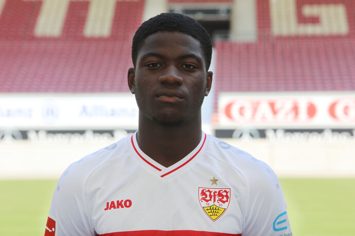 Abwehrspieler Clinton Mola