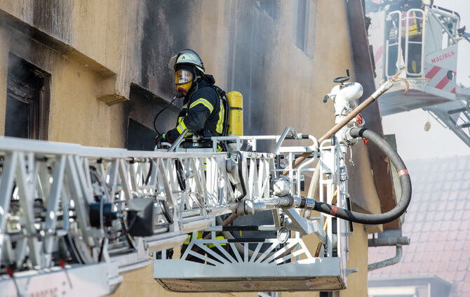 Ehemaliger "Ochsen" in Flammen - ein Todesopfer - Bild 29_30