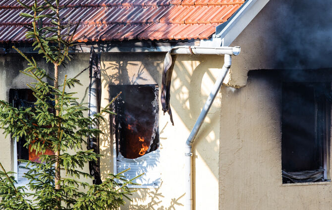 Ehemaliger "Ochsen" in Flammen - ein Todesopfer - Bild 04_52