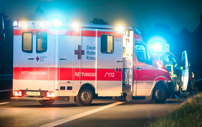 Schwerer Unfall B 14 - Vollsperrung - Bild 06_4