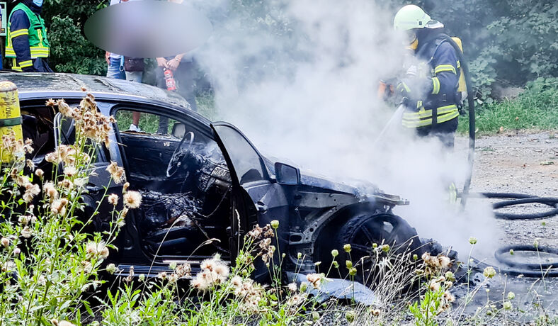 Autobrand, Hegnacher Str., Waiblingen-Hohenacker, 24.08.2020.
