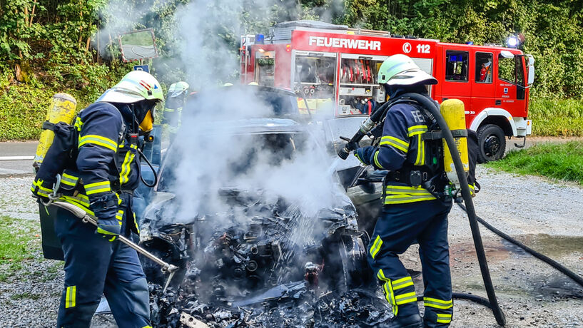 Autobrand, Hegnacher Str., Waiblingen-Hohenacker, 24.08.2020.